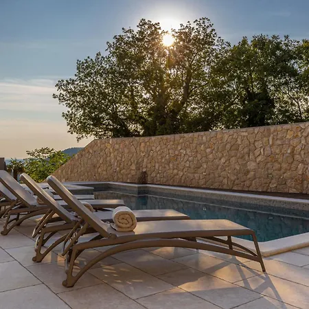 21 By Interhome 布里比尔